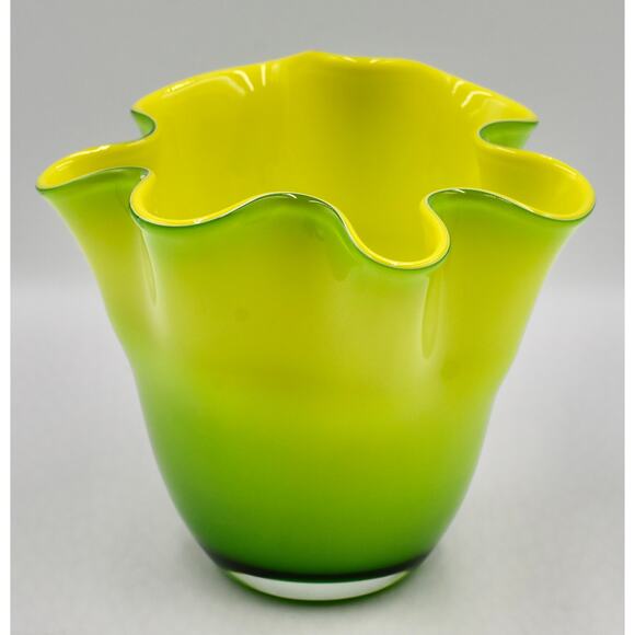 Vintage Gorgeous Designs Studio Handkerchief Handblown Art Glass Vase - Picture 4 of 7